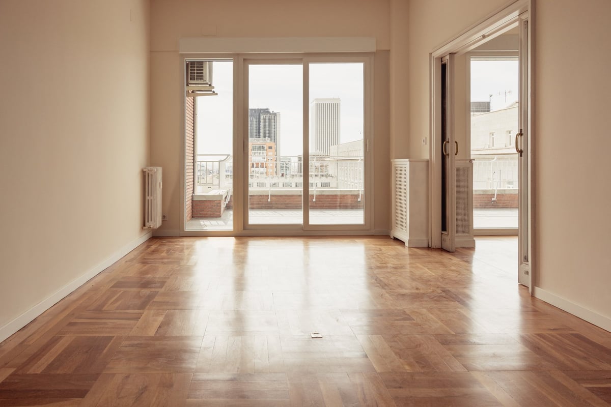 Bright, freshly cleaned open room ready for its new owner